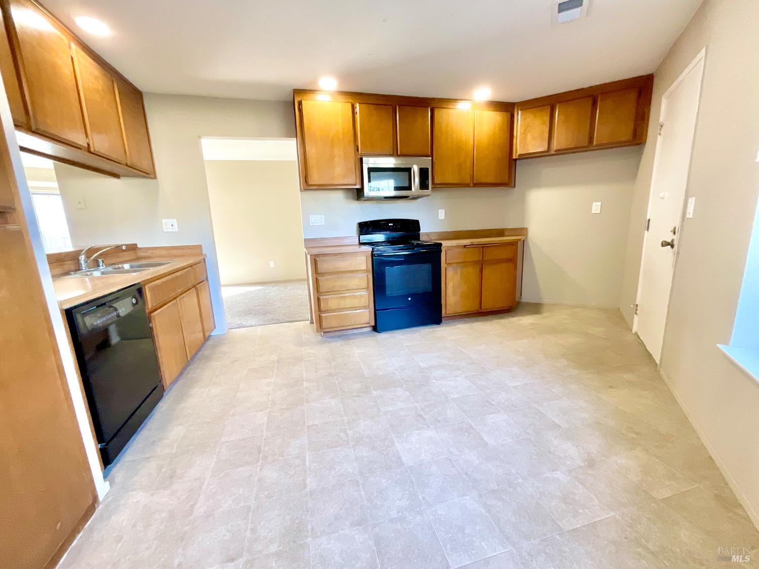 Detail Gallery Image 6 of 15 For 1454 Monitor Ave, Suisun City,  CA 94585 - 3 Beds | 2 Baths