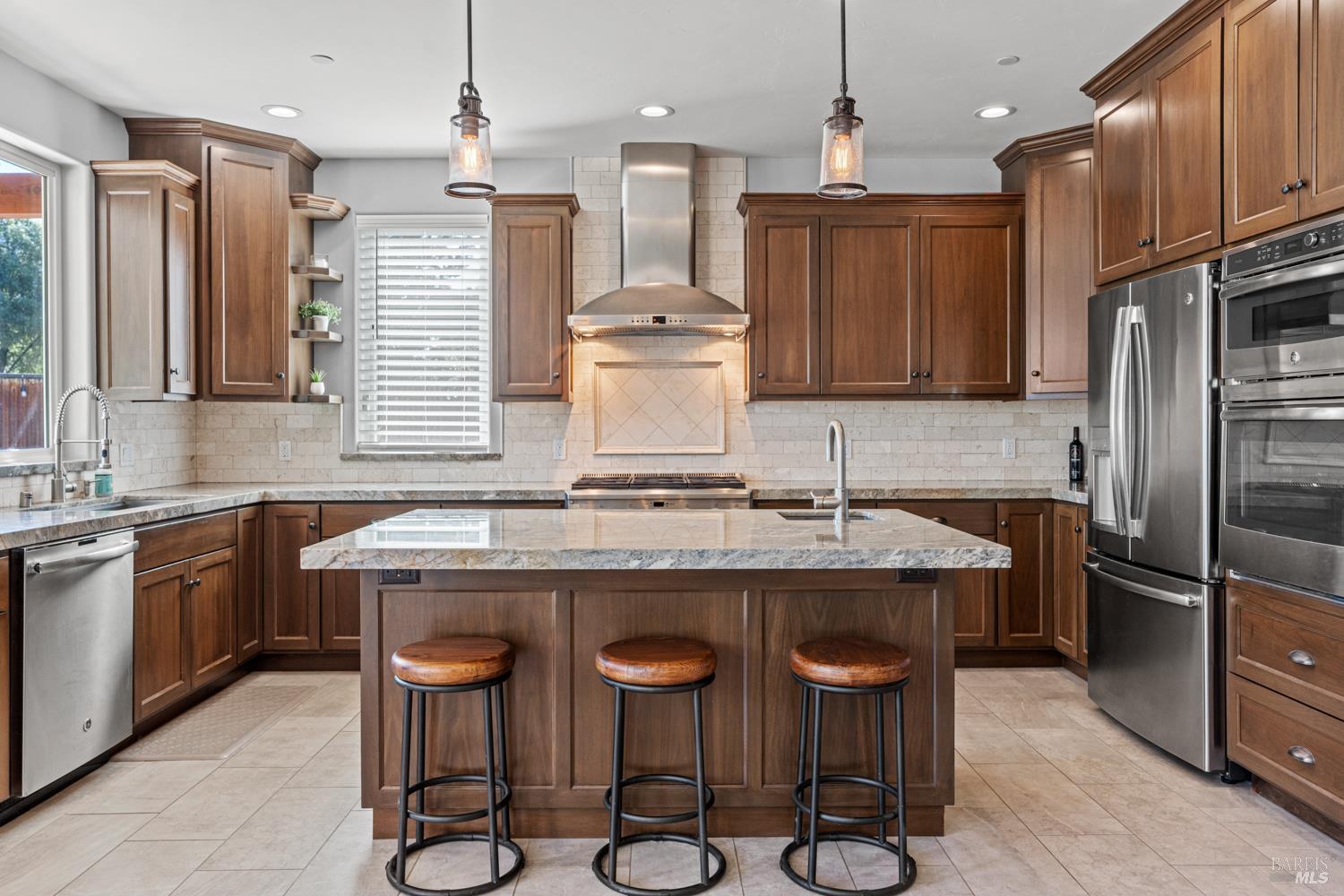 Detail Gallery Image 5 of 52 For 4561 Lake Ridge Rd, Ukiah,  CA 95482 - 4 Beds | 2/1 Baths