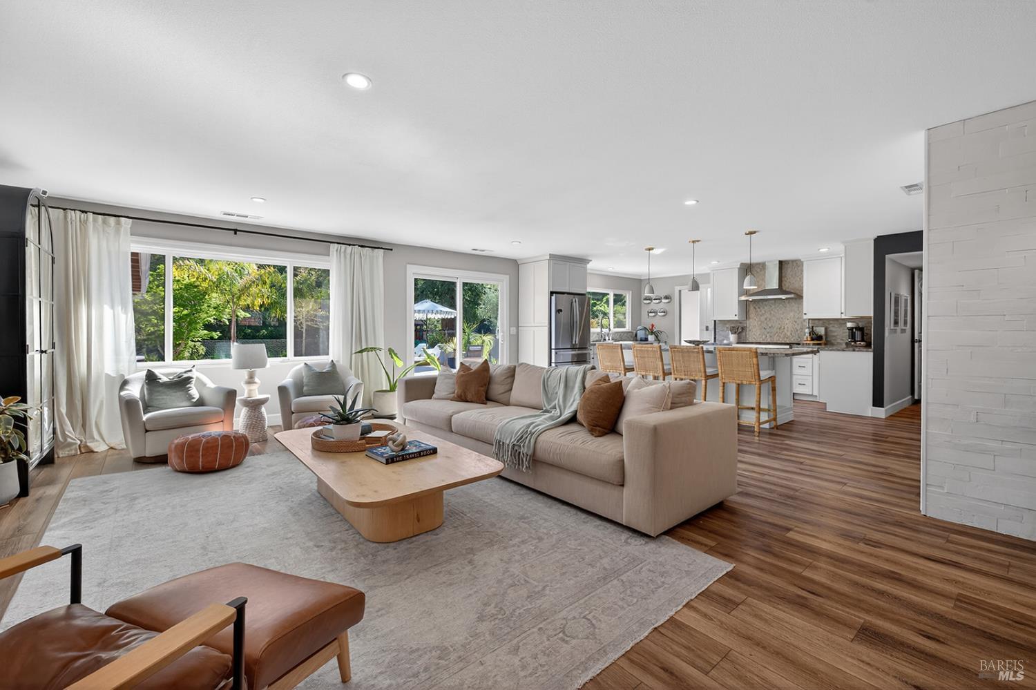 Detail Gallery Image 16 of 69 For 5846 Monte Verde Dr, Santa Rosa,  CA 95409 - 4 Beds | 2/1 Baths