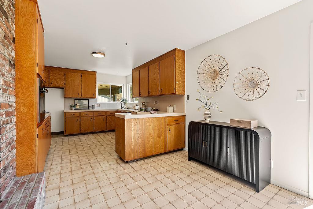 Detail Gallery Image 7 of 35 For 878 Pauline Ct, Santa Rosa,  CA 95401 - 3 Beds | 2 Baths