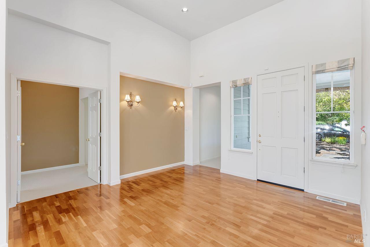 Detail Gallery Image 10 of 35 For 205 Saddle Wood Dr, Novato,  CA 94945 - 4 Beds | 3/1 Baths