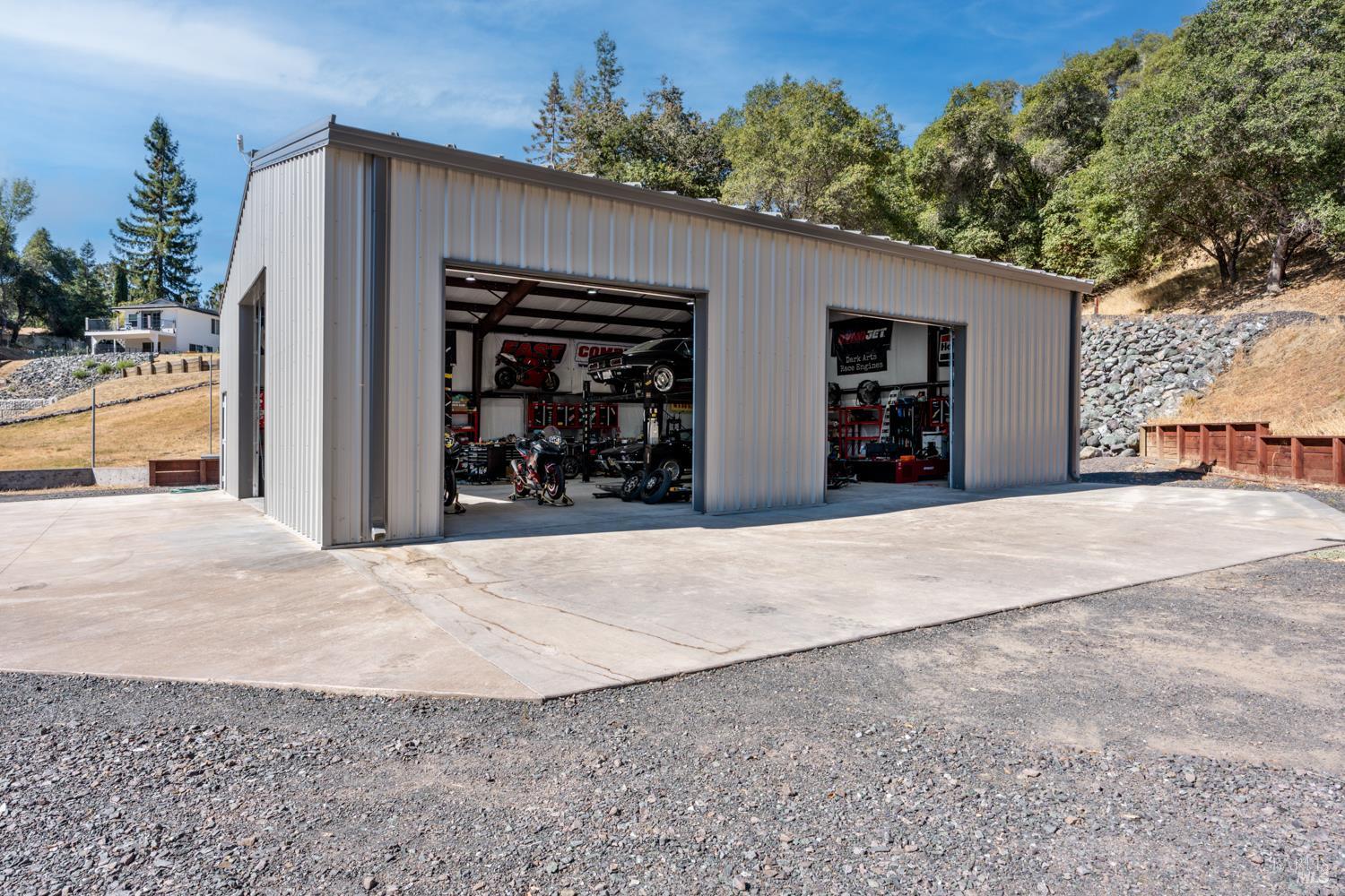 Detail Gallery Image 8 of 52 For 4561 Lake Ridge Rd, Ukiah,  CA 95482 - 4 Beds | 2/1 Baths