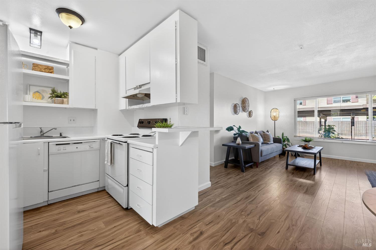 Detail Gallery Image 16 of 30 For 300 Stony Point Rd #139,  Santa Rosa,  CA 95401 - 1 Beds | 1 Baths