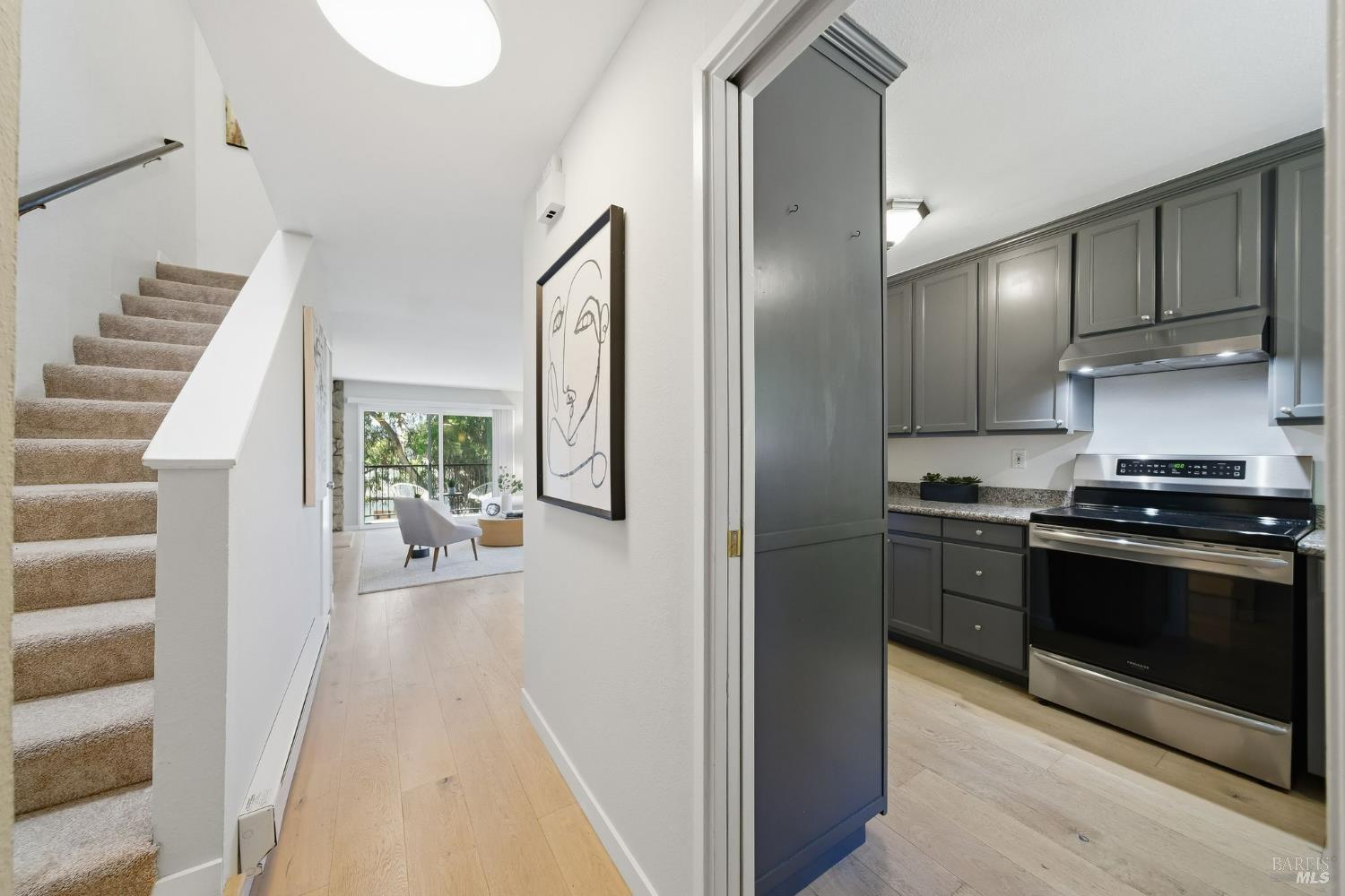 Detail Gallery Image 15 of 35 For 10 Professional Center Pkwy #1,  San Rafael,  CA 94903 - 2 Beds | 1/1 Baths