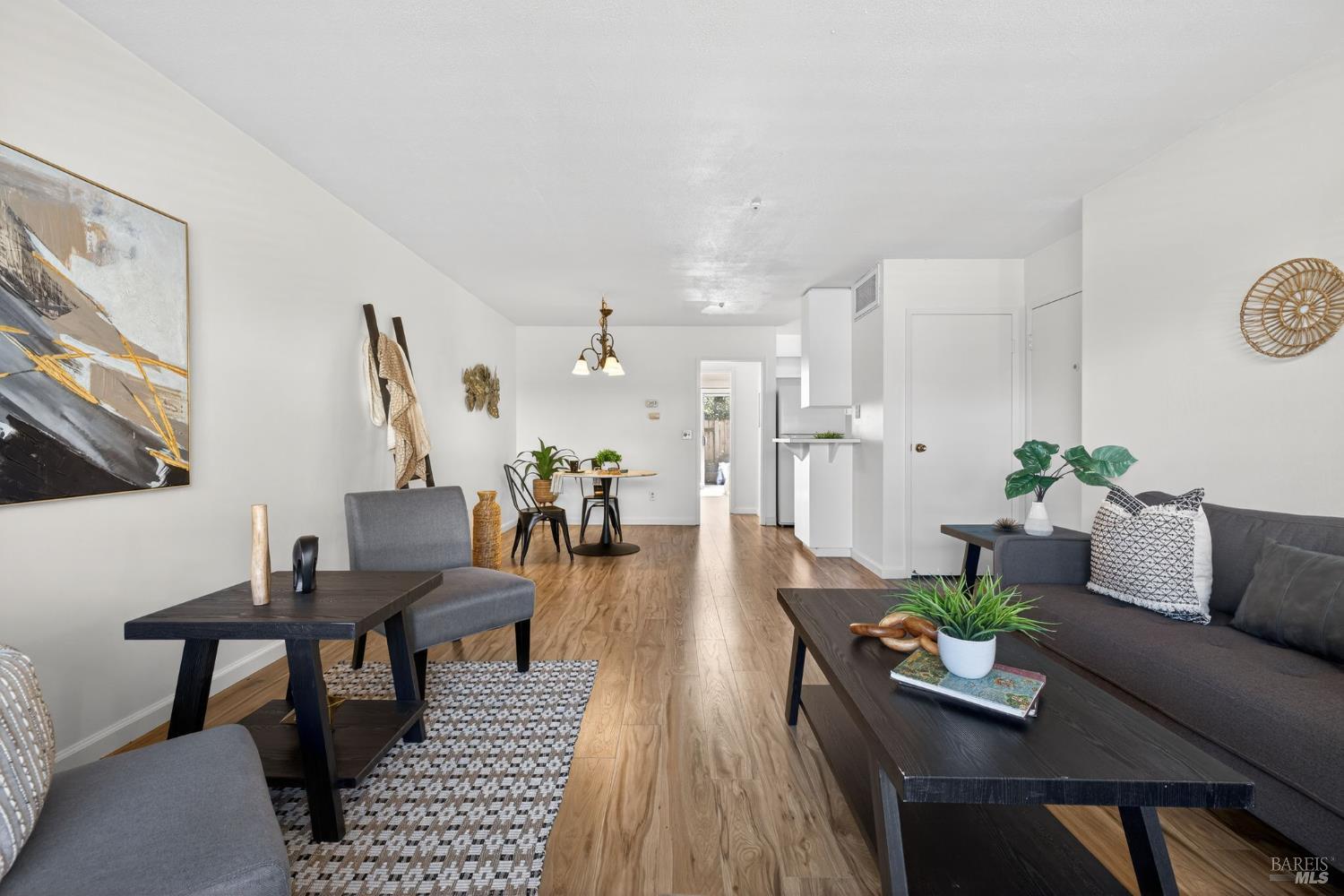 Detail Gallery Image 13 of 30 For 300 Stony Point Rd #139,  Santa Rosa,  CA 95401 - 1 Beds | 1 Baths