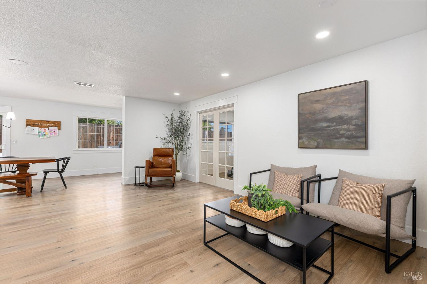 Detail Gallery Image 13 of 42 For 1150 Mulberry Ln, Dixon,  CA 95620 - 4 Beds | 2 Baths