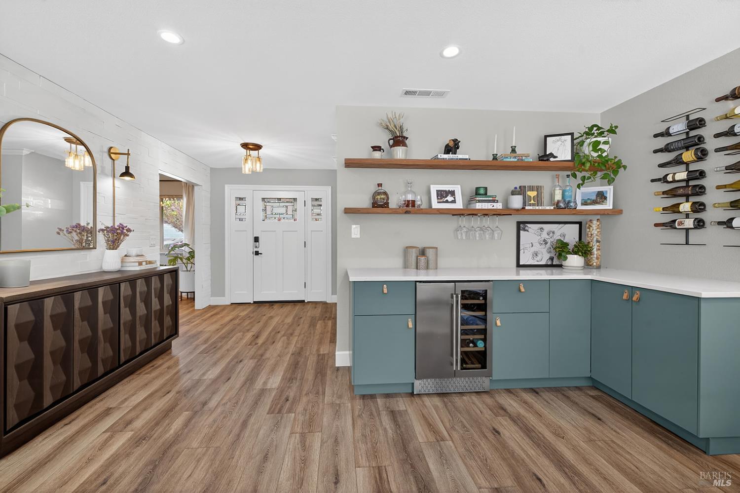 Detail Gallery Image 11 of 69 For 5846 Monte Verde Dr, Santa Rosa,  CA 95409 - 4 Beds | 2/1 Baths