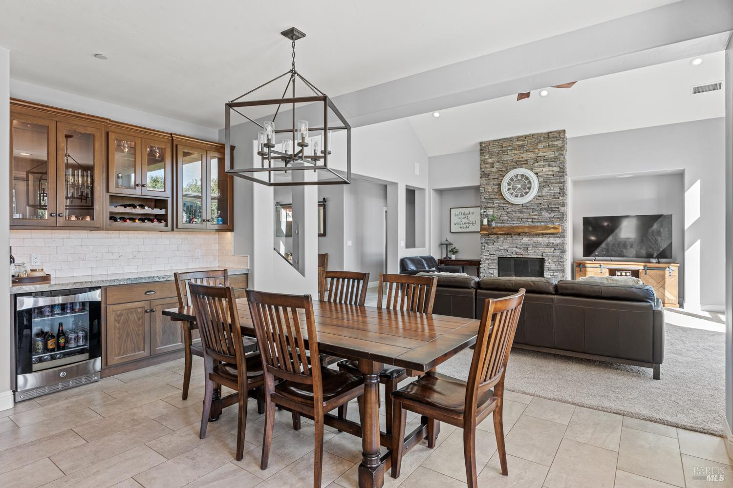 Detail Gallery Image 12 of 52 For 4561 Lake Ridge Rd, Ukiah,  CA 95482 - 4 Beds | 2/1 Baths