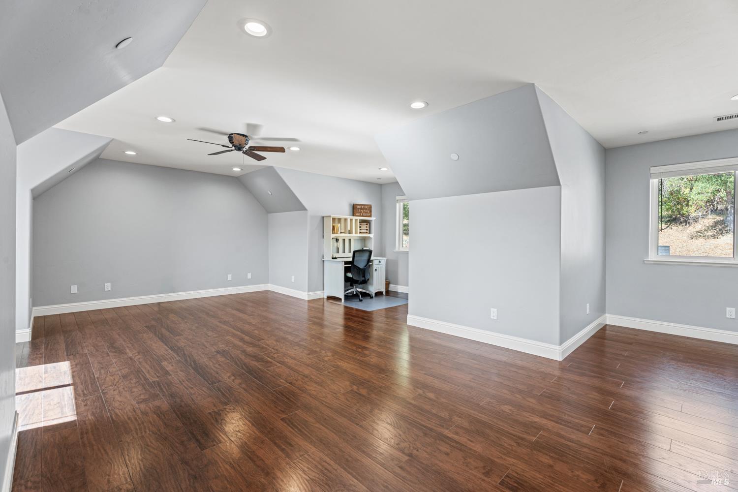 Detail Gallery Image 34 of 52 For 4561 Lake Ridge Rd, Ukiah,  CA 95482 - 4 Beds | 2/1 Baths