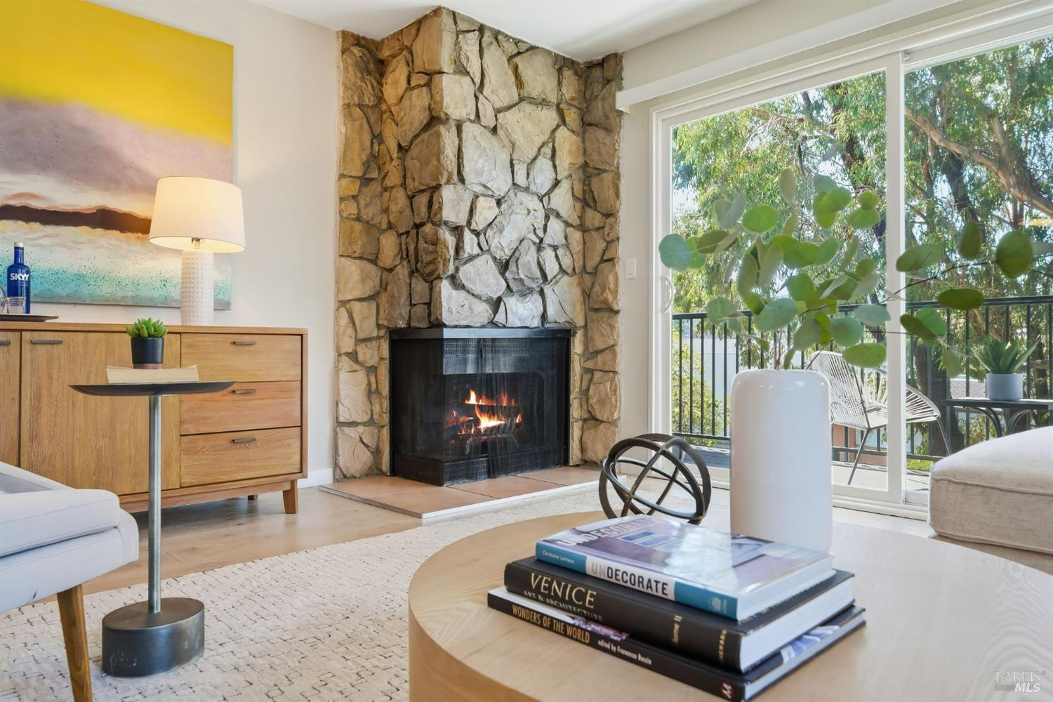 Detail Gallery Image 4 of 35 For 10 Professional Center Pkwy #1,  San Rafael,  CA 94903 - 2 Beds | 1/1 Baths