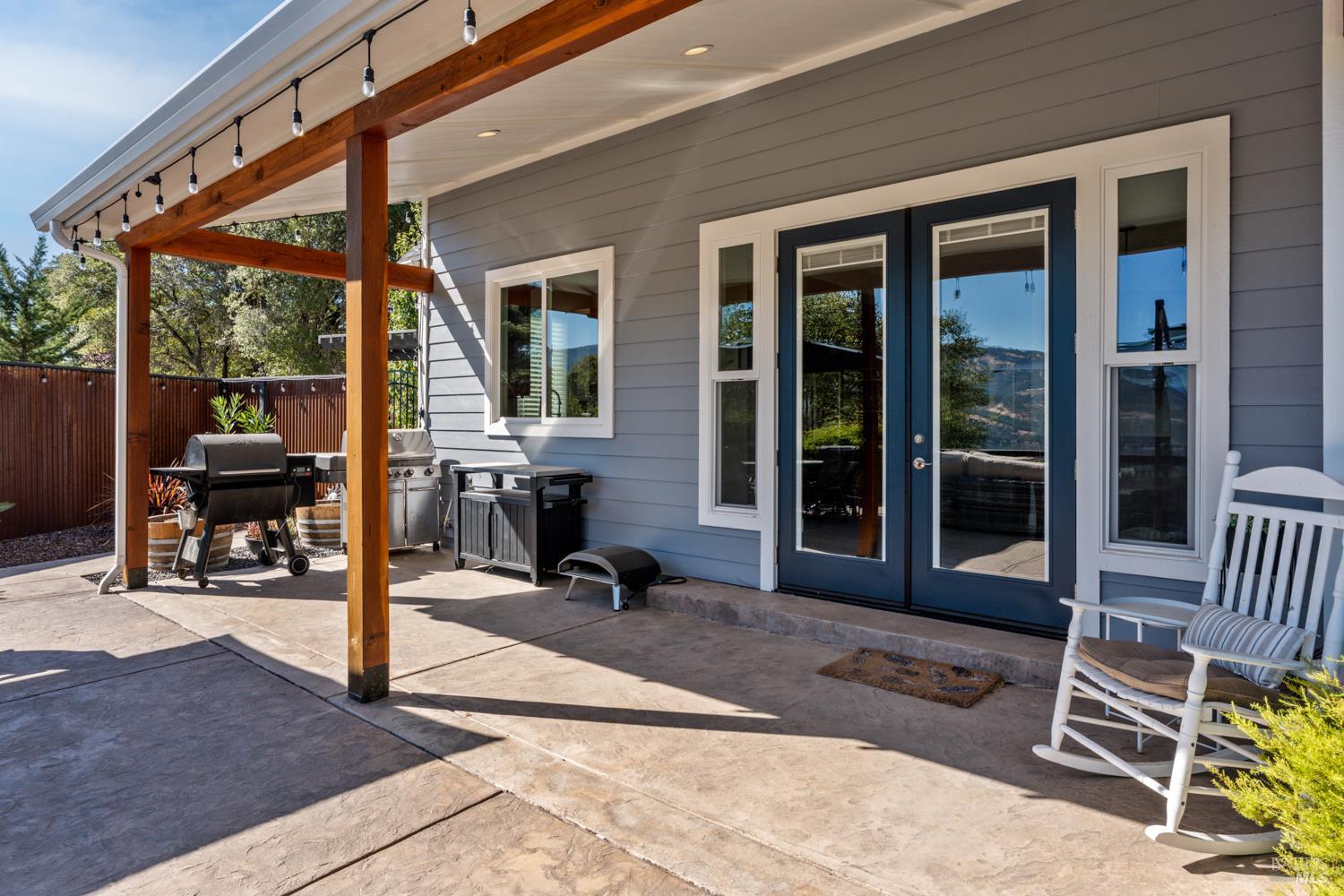 Detail Gallery Image 37 of 52 For 4561 Lake Ridge Rd, Ukiah,  CA 95482 - 4 Beds | 2/1 Baths