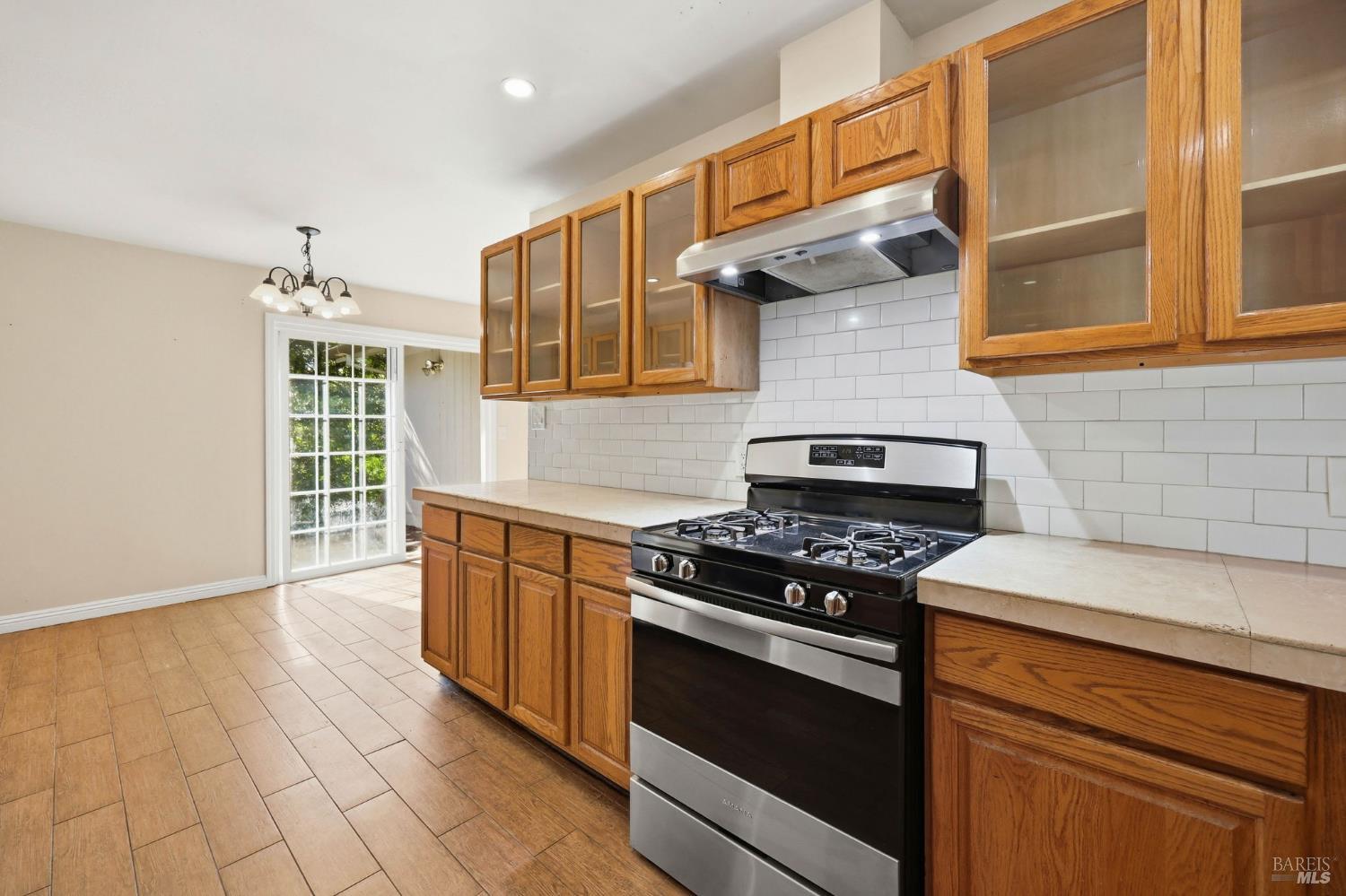 Detail Gallery Image 12 of 95 For 4305 Petaluma Hill Rd, Santa Rosa,  CA 95404 - 3 Beds | 2 Baths