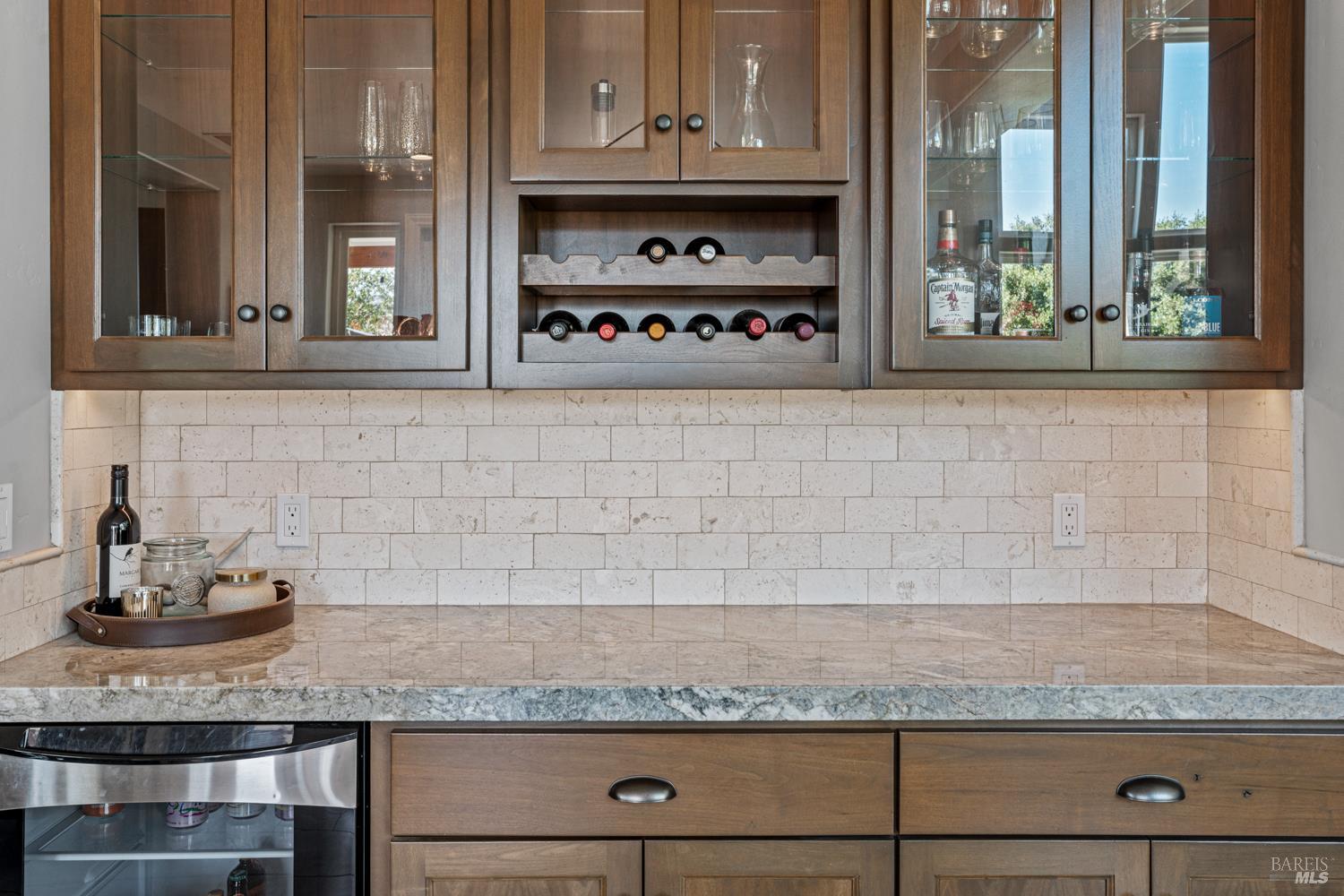 Detail Gallery Image 13 of 52 For 4561 Lake Ridge Rd, Ukiah,  CA 95482 - 4 Beds | 2/1 Baths