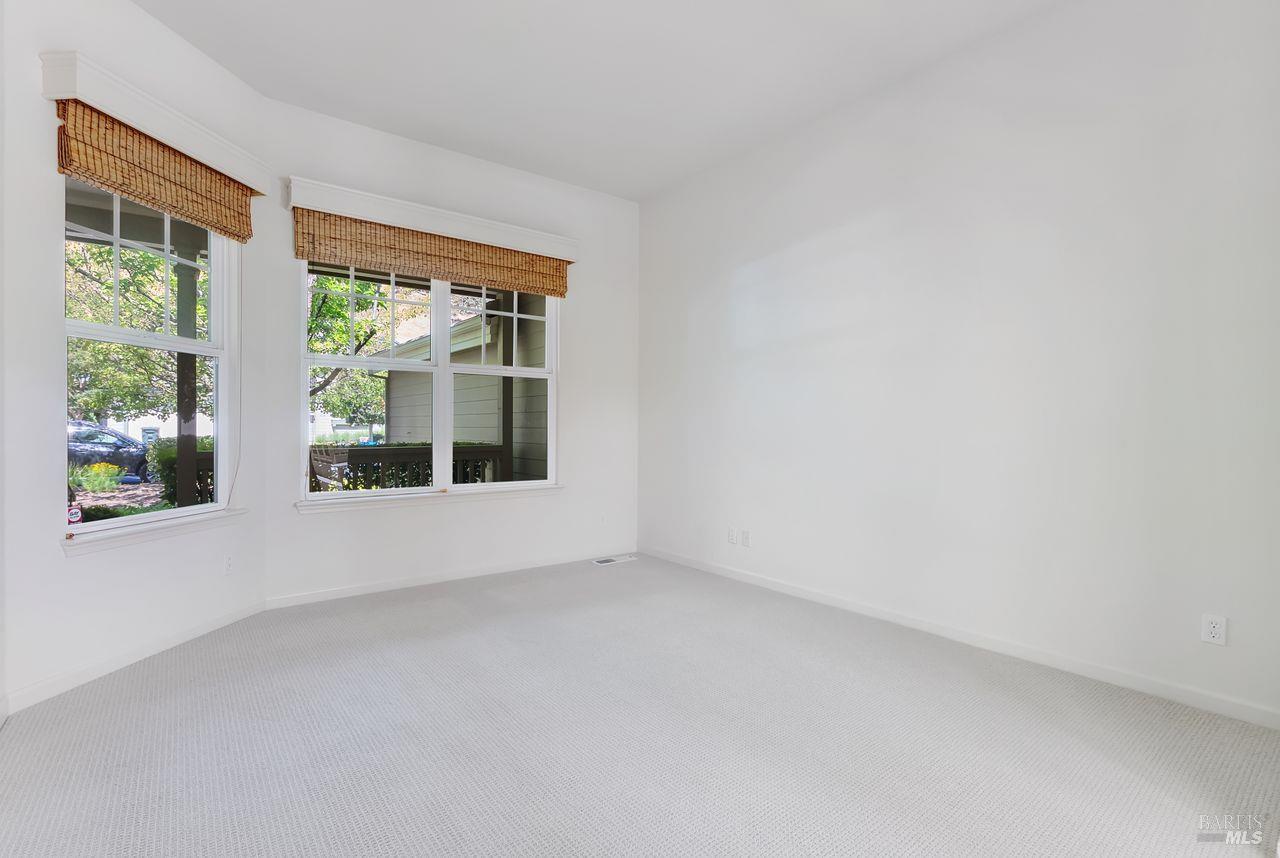 Detail Gallery Image 13 of 35 For 205 Saddle Wood Dr, Novato,  CA 94945 - 4 Beds | 3/1 Baths