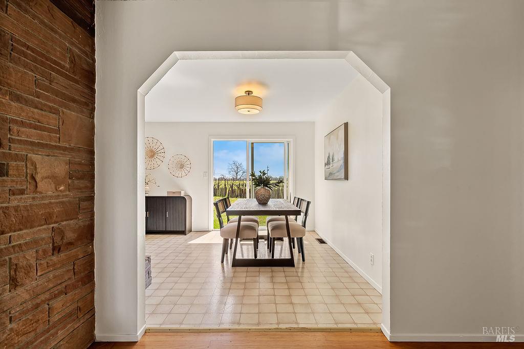 Detail Gallery Image 5 of 35 For 878 Pauline Ct, Santa Rosa,  CA 95401 - 3 Beds | 2 Baths