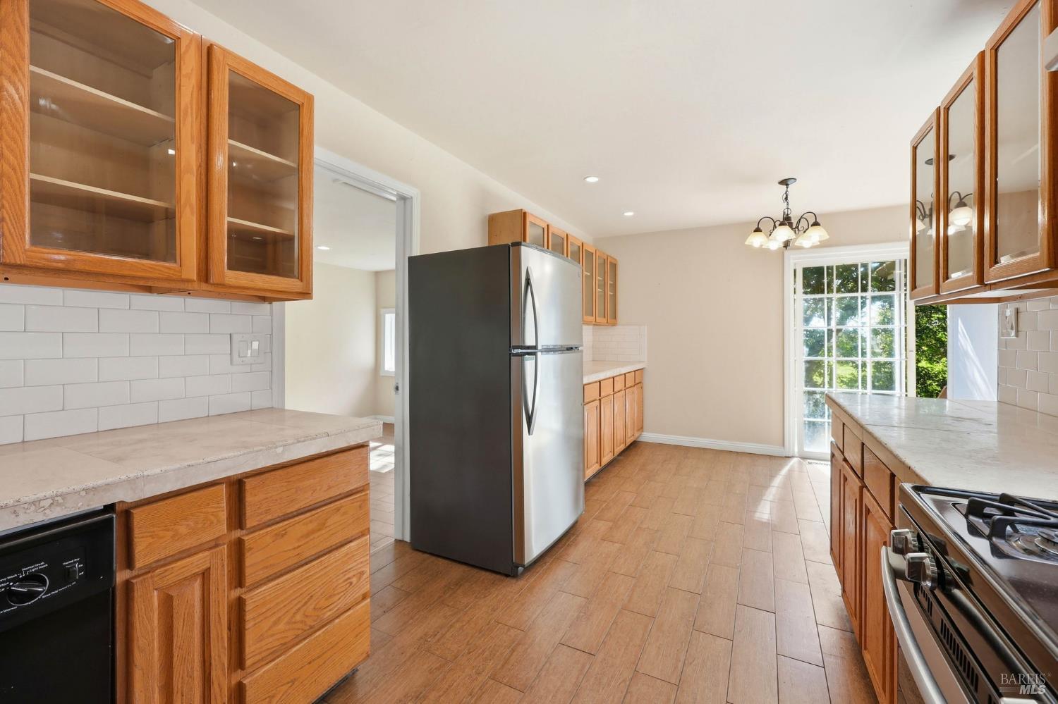 Detail Gallery Image 14 of 95 For 4305 Petaluma Hill Rd, Santa Rosa,  CA 95404 - 3 Beds | 2 Baths