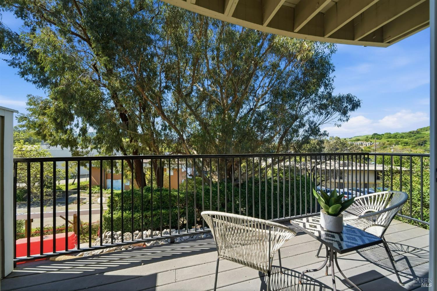 Detail Gallery Image 6 of 35 For 10 Professional Center Pkwy #1,  San Rafael,  CA 94903 - 2 Beds | 1/1 Baths