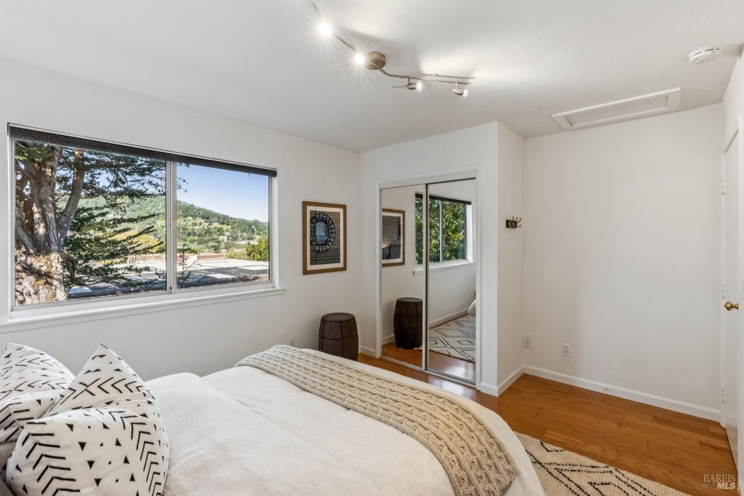 Detail Gallery Image 30 of 45 For 125 Mariner Green Ct, Corte Madera,  CA 94925 - 4 Beds | 2/1 Baths