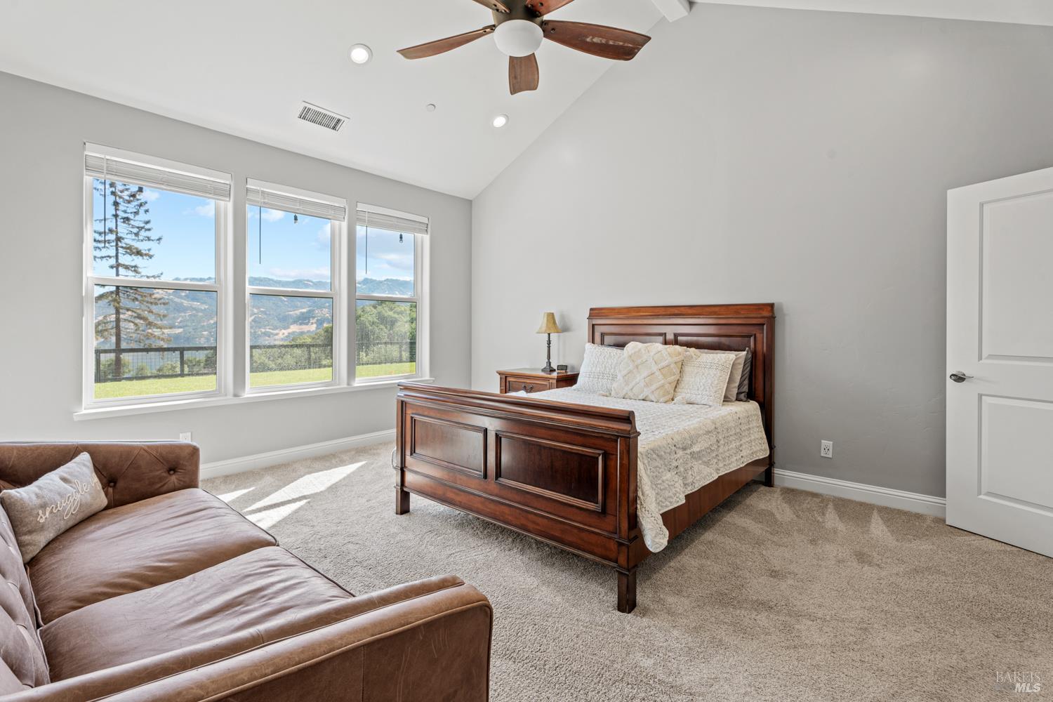 Detail Gallery Image 18 of 52 For 4561 Lake Ridge Rd, Ukiah,  CA 95482 - 4 Beds | 2/1 Baths