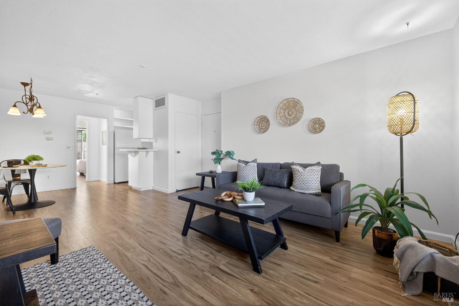 Detail Gallery Image 9 of 30 For 300 Stony Point Rd #139,  Santa Rosa,  CA 95401 - 1 Beds | 1 Baths