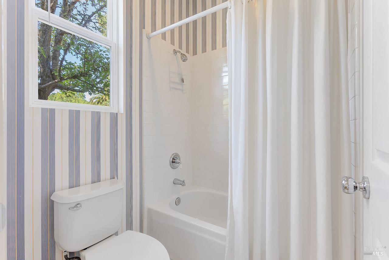 Detail Gallery Image 28 of 35 For 205 Saddle Wood Dr, Novato,  CA 94945 - 4 Beds | 3/1 Baths