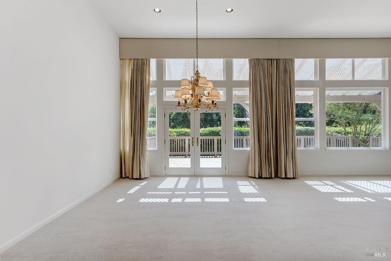 Detail Gallery Image 9 of 35 For 205 Saddle Wood Dr, Novato,  CA 94945 - 4 Beds | 3/1 Baths