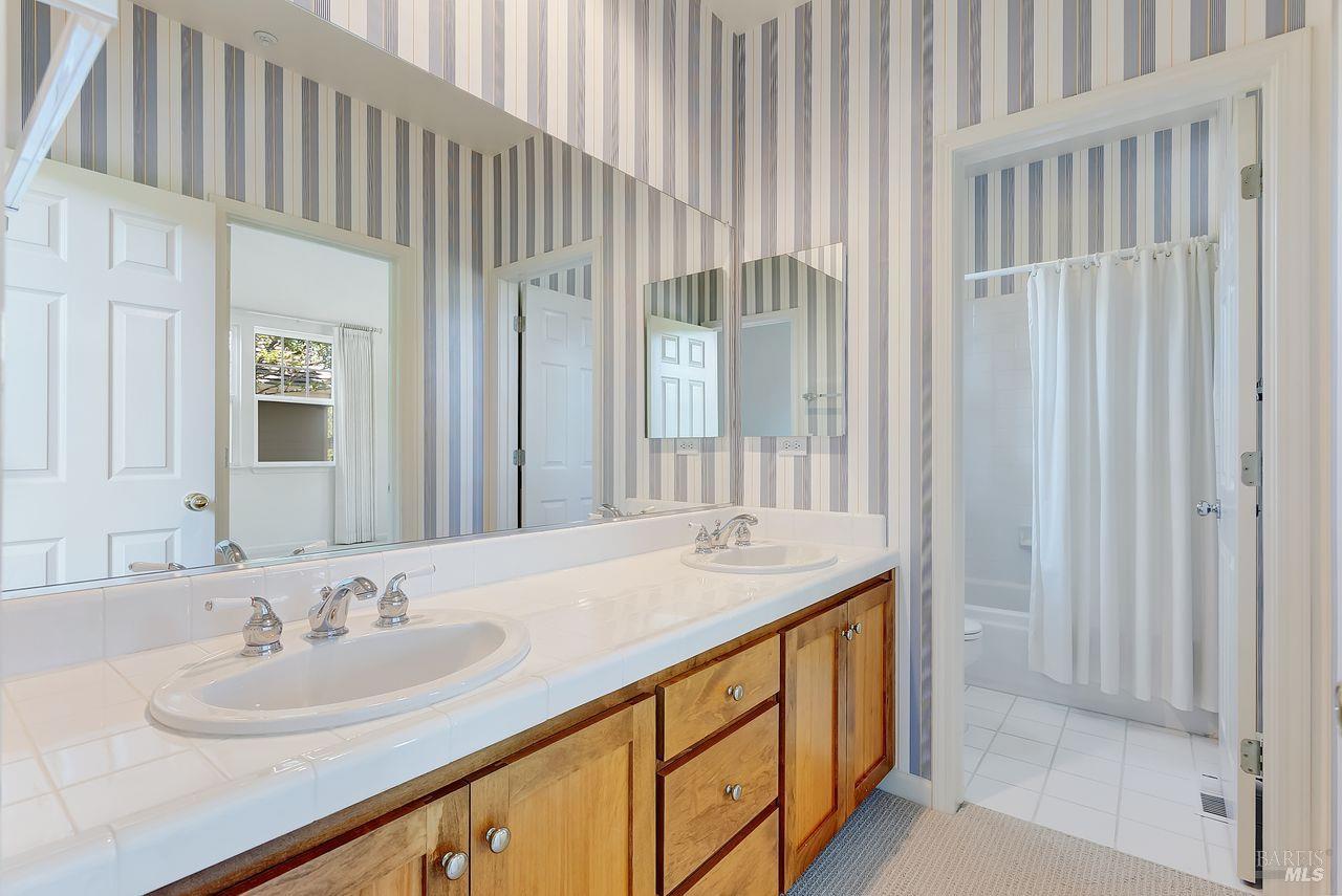 Detail Gallery Image 27 of 35 For 205 Saddle Wood Dr, Novato,  CA 94945 - 4 Beds | 3/1 Baths