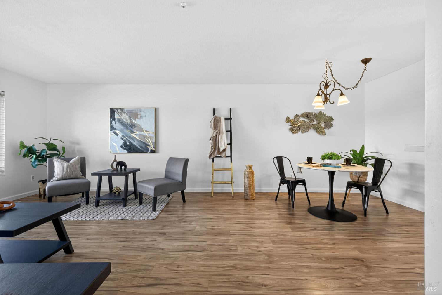 Detail Gallery Image 12 of 30 For 300 Stony Point Rd #139,  Santa Rosa,  CA 95401 - 1 Beds | 1 Baths