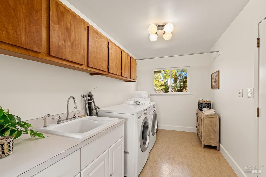 Detail Gallery Image 11 of 35 For 878 Pauline Ct, Santa Rosa,  CA 95401 - 3 Beds | 2 Baths