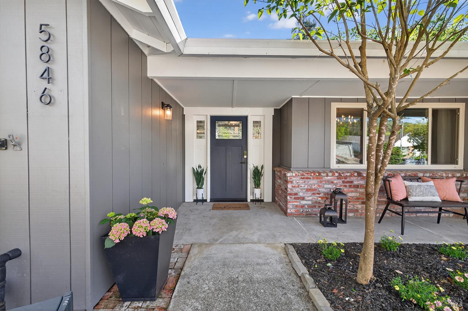 Detail Gallery Image 6 of 69 For 5846 Monte Verde Dr, Santa Rosa,  CA 95409 - 4 Beds | 2/1 Baths