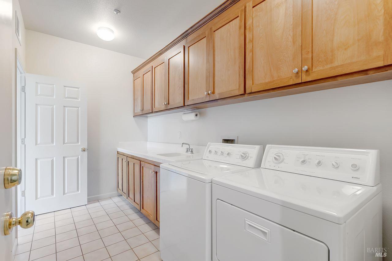 Detail Gallery Image 18 of 35 For 205 Saddle Wood Dr, Novato,  CA 94945 - 4 Beds | 3/1 Baths