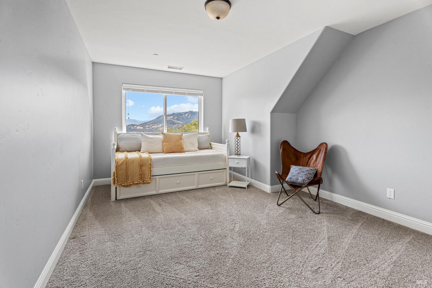 Detail Gallery Image 29 of 52 For 4561 Lake Ridge Rd, Ukiah,  CA 95482 - 4 Beds | 2/1 Baths