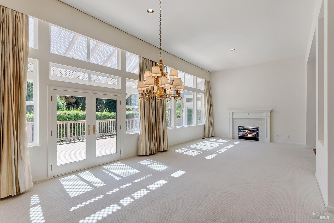 Detail Gallery Image 2 of 35 For 205 Saddle Wood Dr, Novato,  CA 94945 - 4 Beds | 3/1 Baths