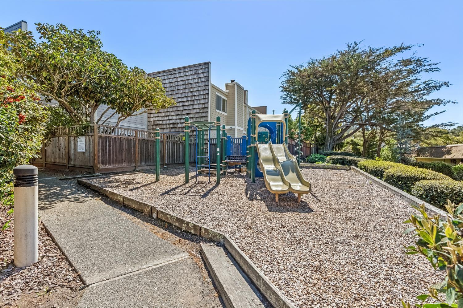 Detail Gallery Image 44 of 45 For 125 Mariner Green Ct, Corte Madera,  CA 94925 - 4 Beds | 2/1 Baths