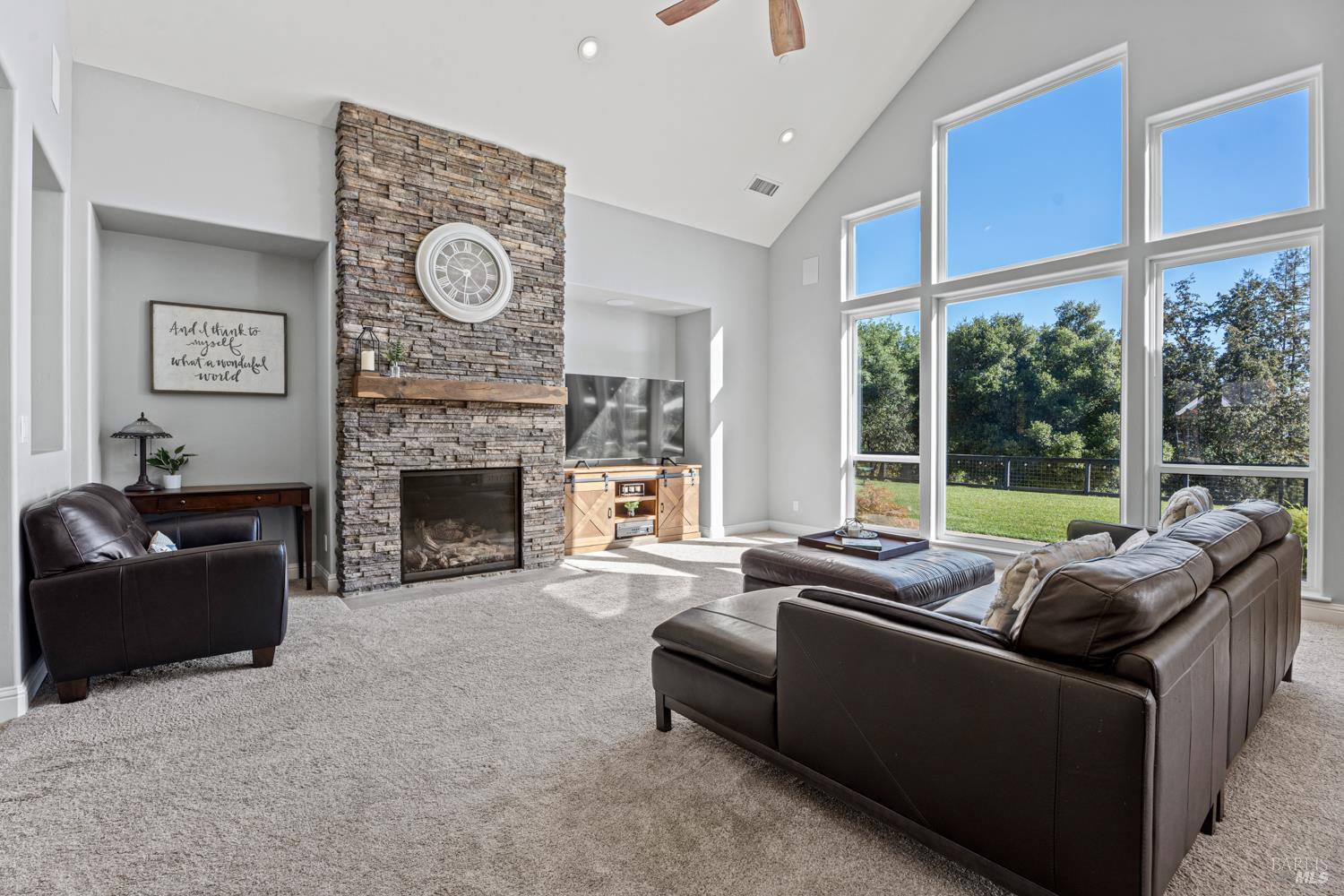 Detail Gallery Image 11 of 52 For 4561 Lake Ridge Rd, Ukiah,  CA 95482 - 4 Beds | 2/1 Baths