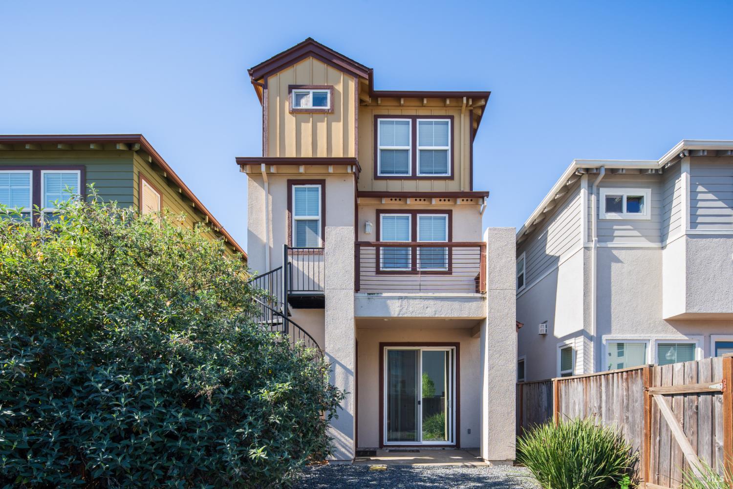 Detail Gallery Image 2 of 31 For 4069 Calloway Dr, Santa Rosa,  CA 95409 - 3 Beds | 3 Baths