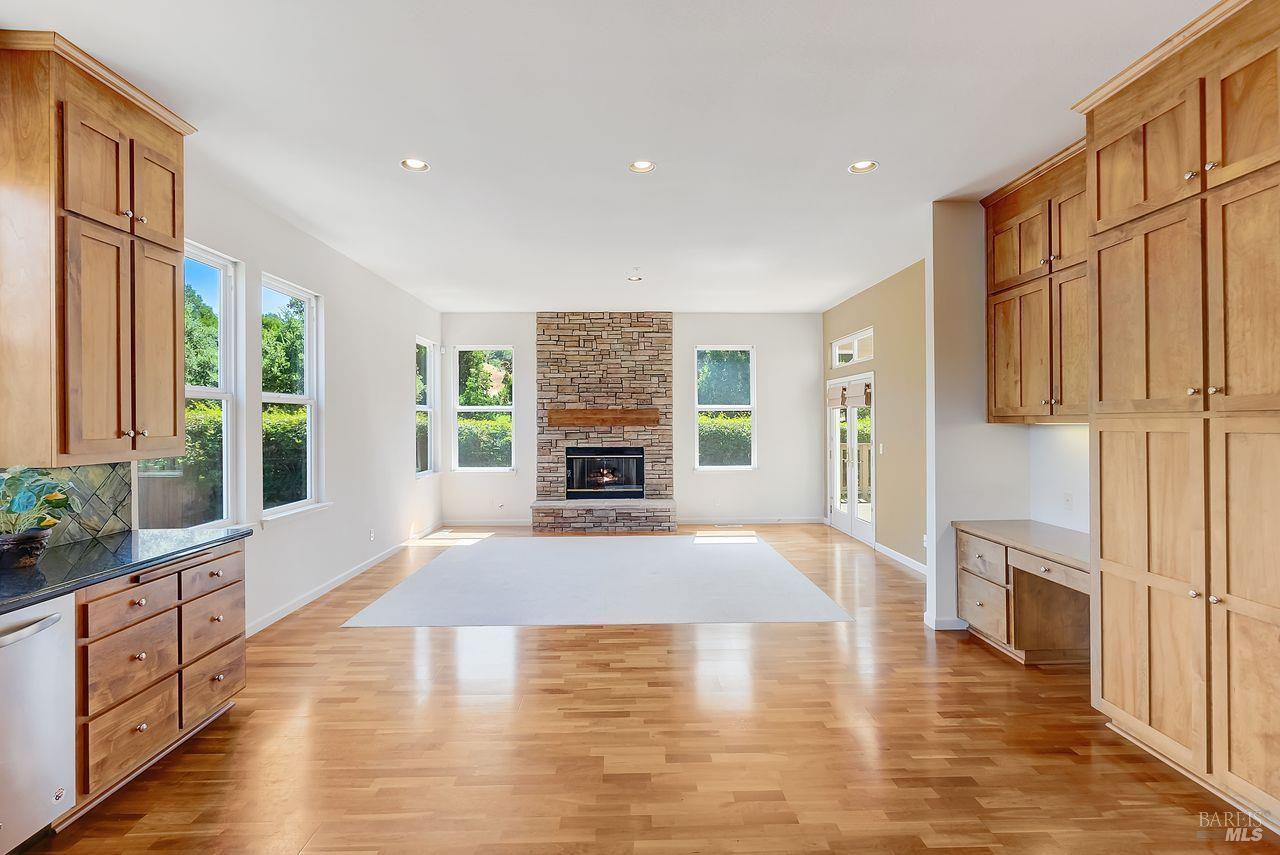 Detail Gallery Image 15 of 35 For 205 Saddle Wood Dr, Novato,  CA 94945 - 4 Beds | 3/1 Baths