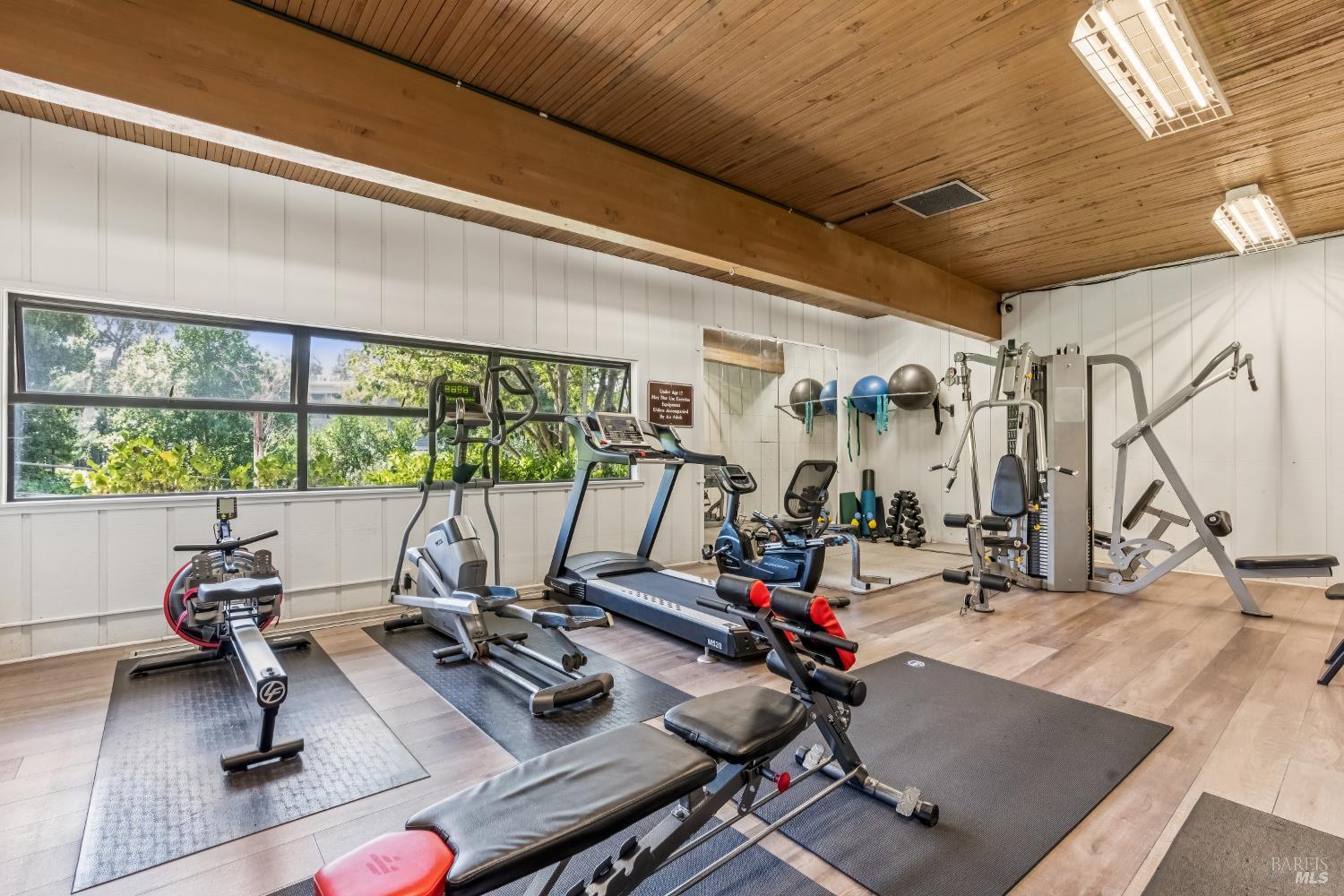 Detail Gallery Image 43 of 45 For 125 Mariner Green Ct, Corte Madera,  CA 94925 - 4 Beds | 2/1 Baths