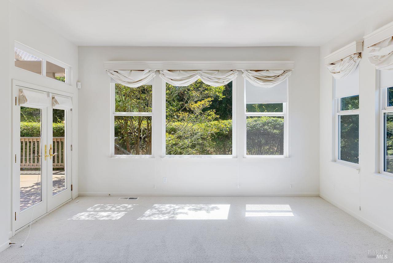 Detail Gallery Image 22 of 35 For 205 Saddle Wood Dr, Novato,  CA 94945 - 4 Beds | 3/1 Baths