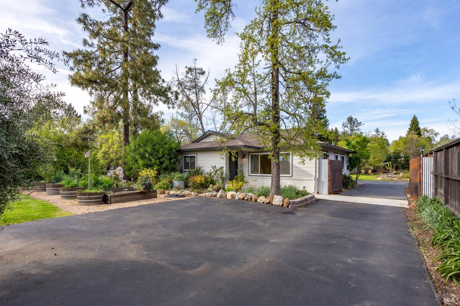 Detail Gallery Image 5 of 44 For 350 Newton Way, Angwin,  CA 94508 - 3 Beds | 2 Baths