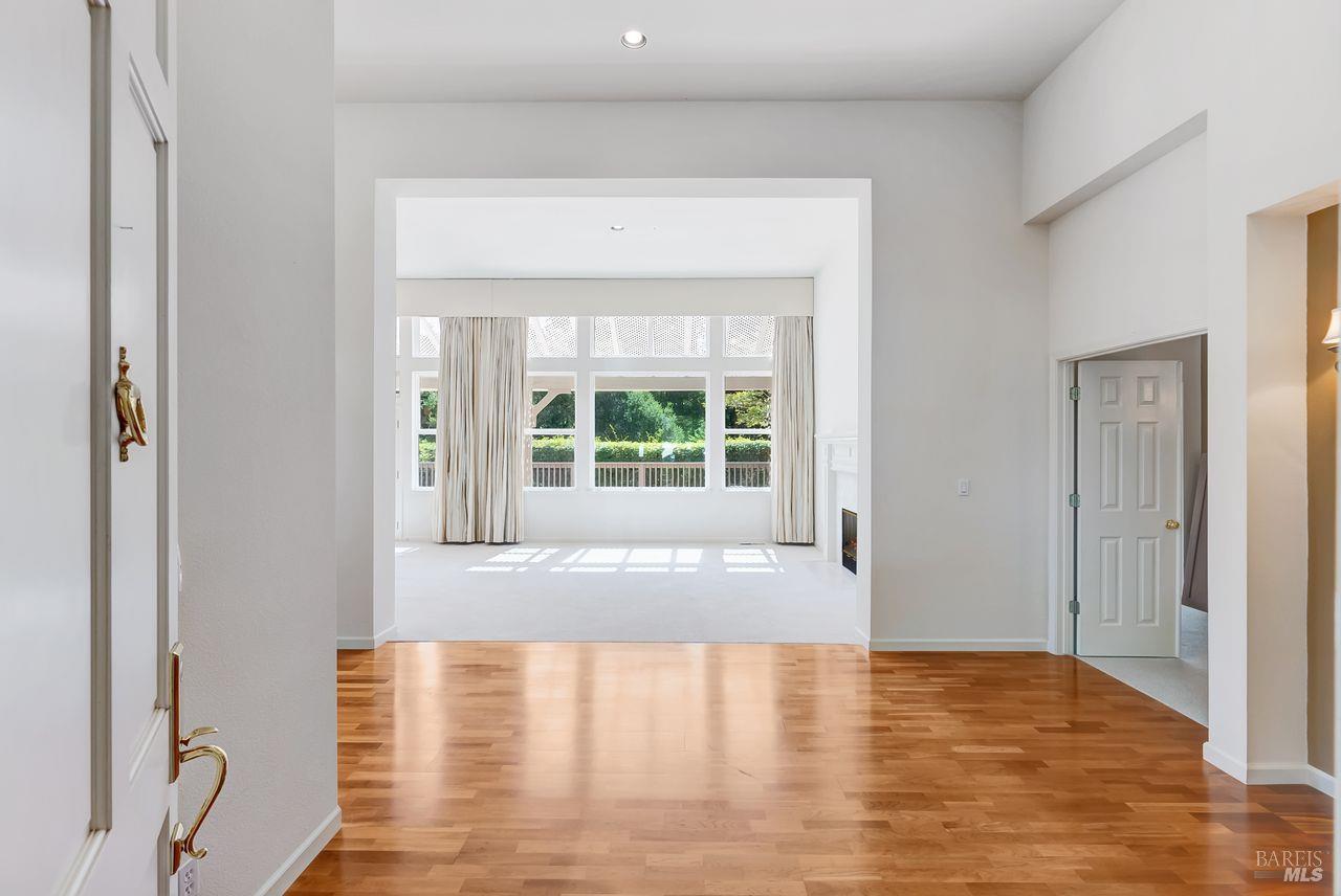 Detail Gallery Image 3 of 35 For 205 Saddle Wood Dr, Novato,  CA 94945 - 4 Beds | 3/1 Baths