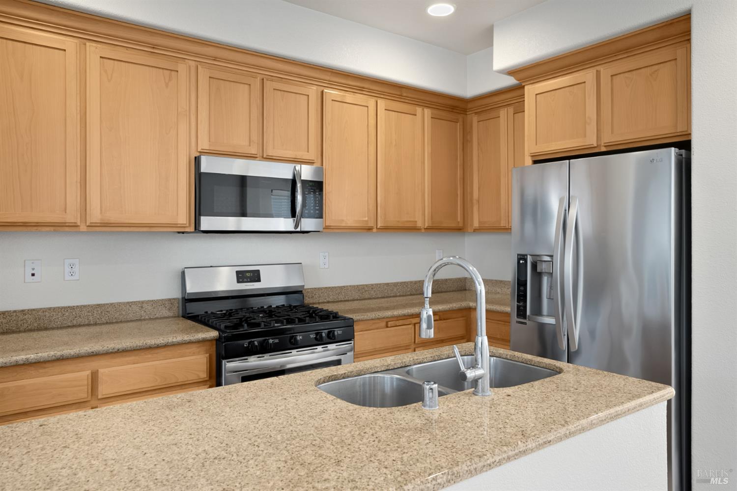 Detail Gallery Image 10 of 31 For 4069 Calloway Dr, Santa Rosa,  CA 95409 - 3 Beds | 3 Baths