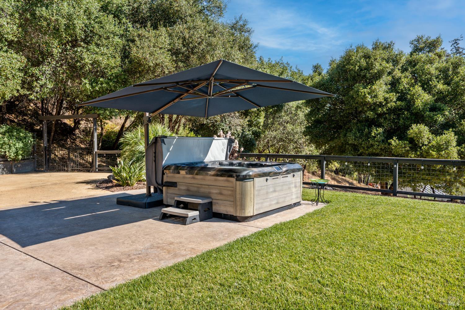 Detail Gallery Image 40 of 52 For 4561 Lake Ridge Rd, Ukiah,  CA 95482 - 4 Beds | 2/1 Baths