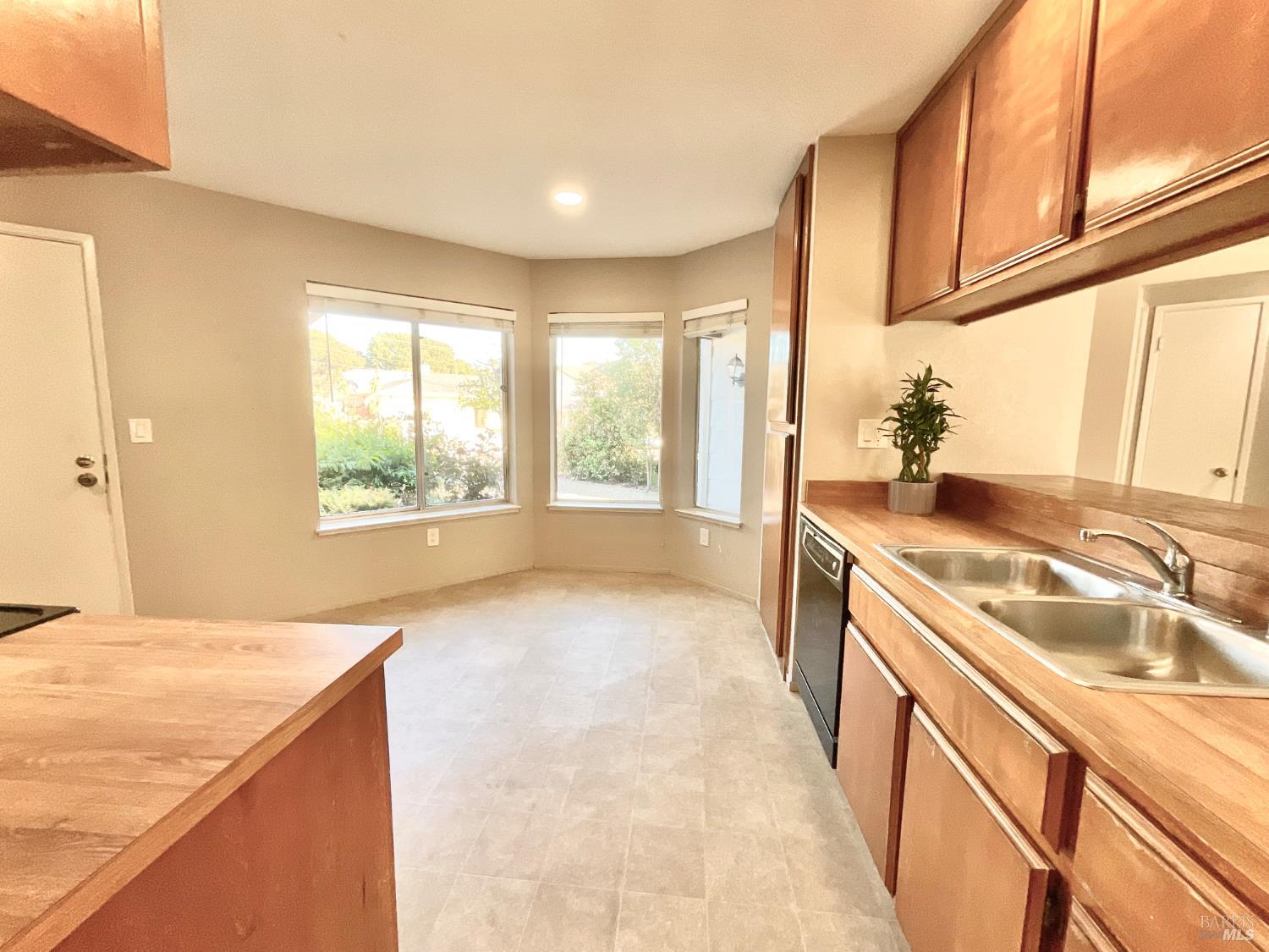 Detail Gallery Image 5 of 15 For 1454 Monitor Ave, Suisun City,  CA 94585 - 3 Beds | 2 Baths