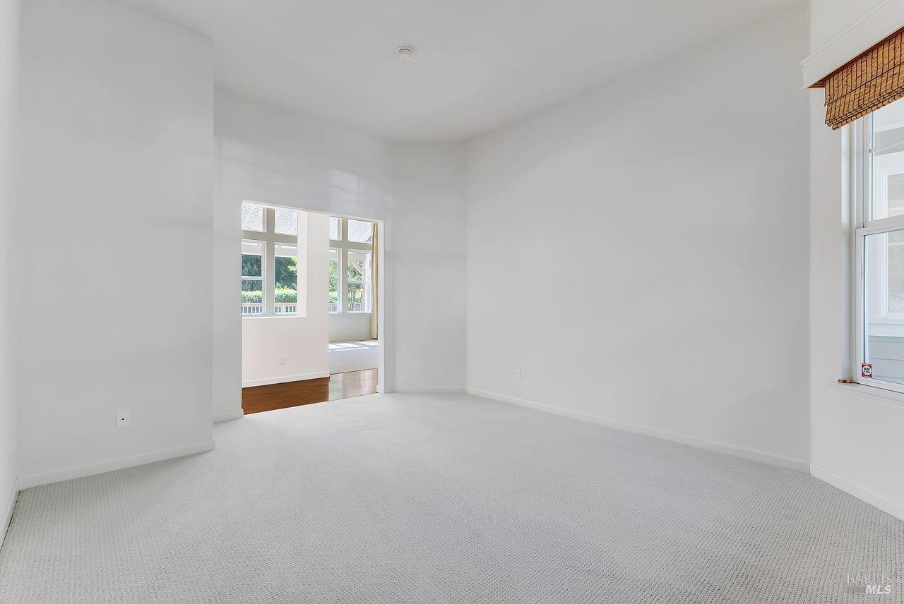 Detail Gallery Image 14 of 35 For 205 Saddle Wood Dr, Novato,  CA 94945 - 4 Beds | 3/1 Baths