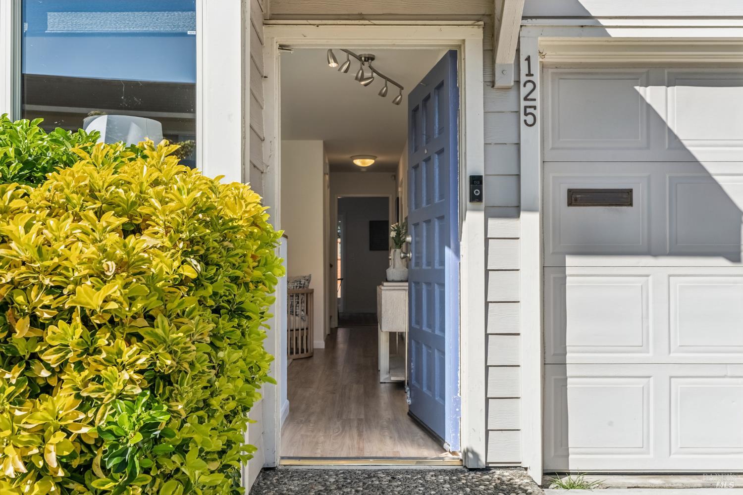 Detail Gallery Image 3 of 45 For 125 Mariner Green Ct, Corte Madera,  CA 94925 - 4 Beds | 2/1 Baths