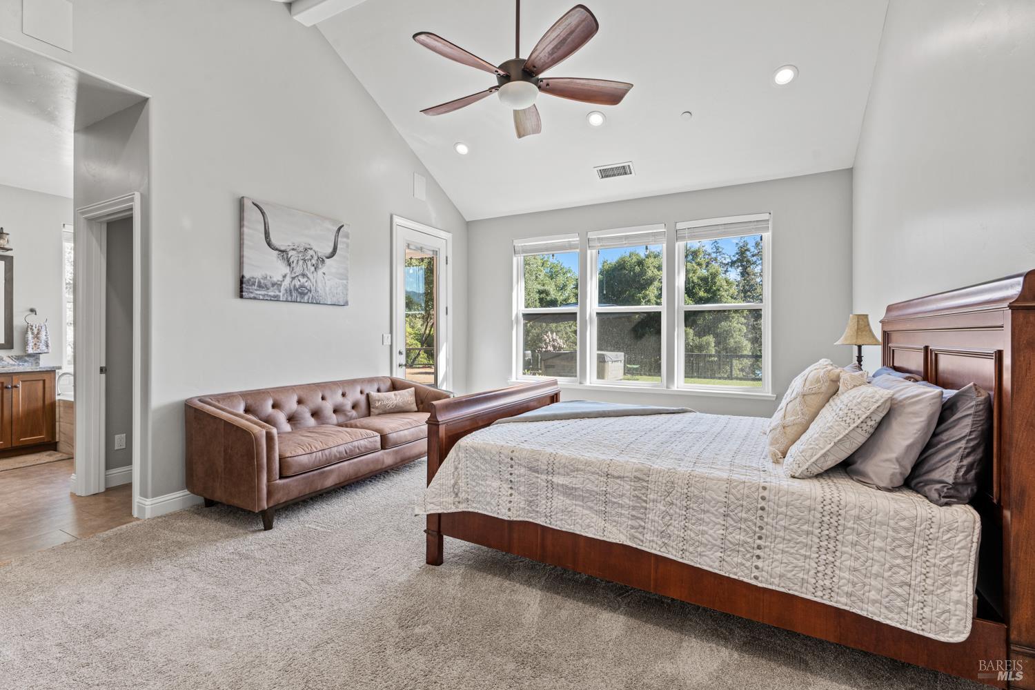 Detail Gallery Image 6 of 52 For 4561 Lake Ridge Rd, Ukiah,  CA 95482 - 4 Beds | 2/1 Baths