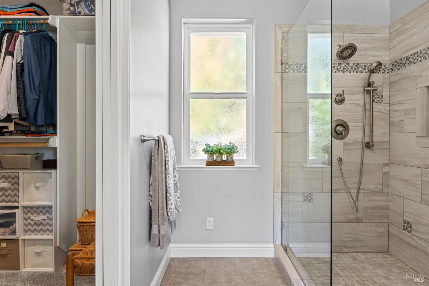 Detail Gallery Image 22 of 52 For 4561 Lake Ridge Rd, Ukiah,  CA 95482 - 4 Beds | 2/1 Baths