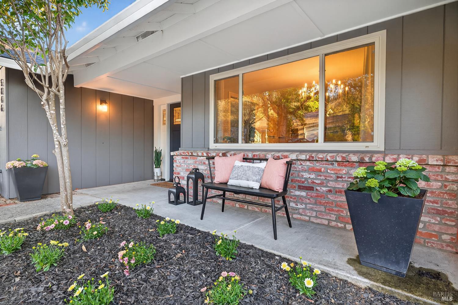 Detail Gallery Image 8 of 69 For 5846 Monte Verde Dr, Santa Rosa,  CA 95409 - 4 Beds | 2/1 Baths