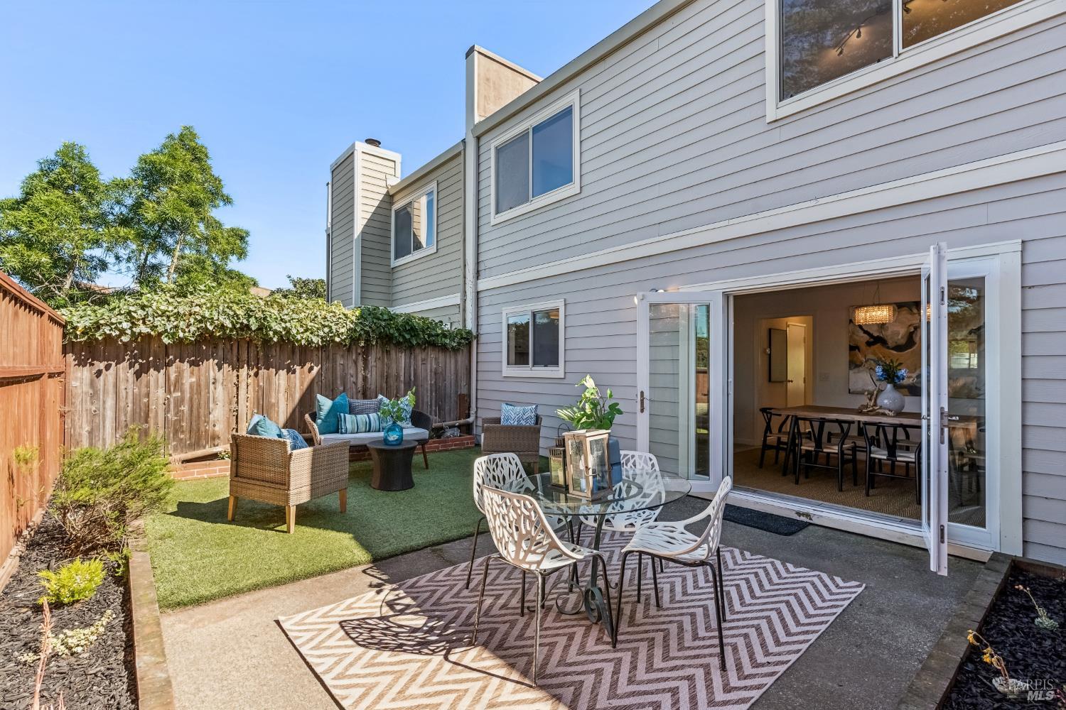 Detail Gallery Image 20 of 45 For 125 Mariner Green Ct, Corte Madera,  CA 94925 - 4 Beds | 2/1 Baths